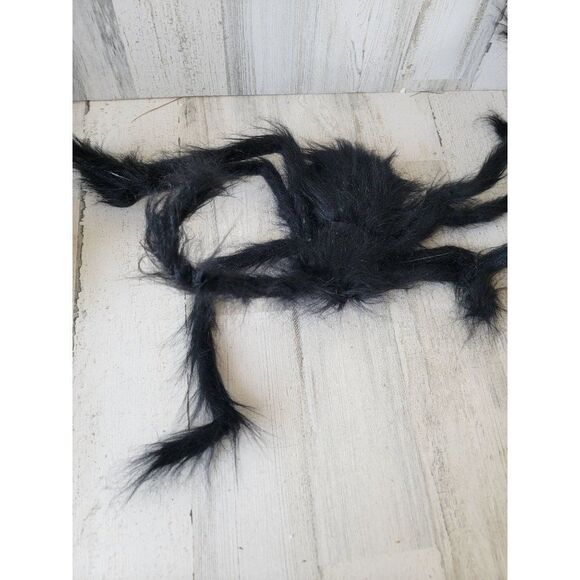 Large fuzzy tarantula spider Halloween scary pop decor - Picture 2 of 14
